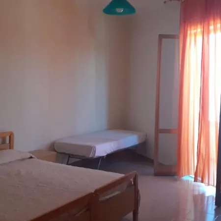 Casa Vacanza Flores. * Le Castella (Calabria)
