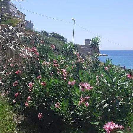 Casa Vacanza Flores. Le Castella (Calabria)